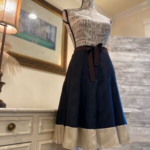 **CLEARANCE** GAP Size 8, 100% Silk Black & Cream Flirty Skirt